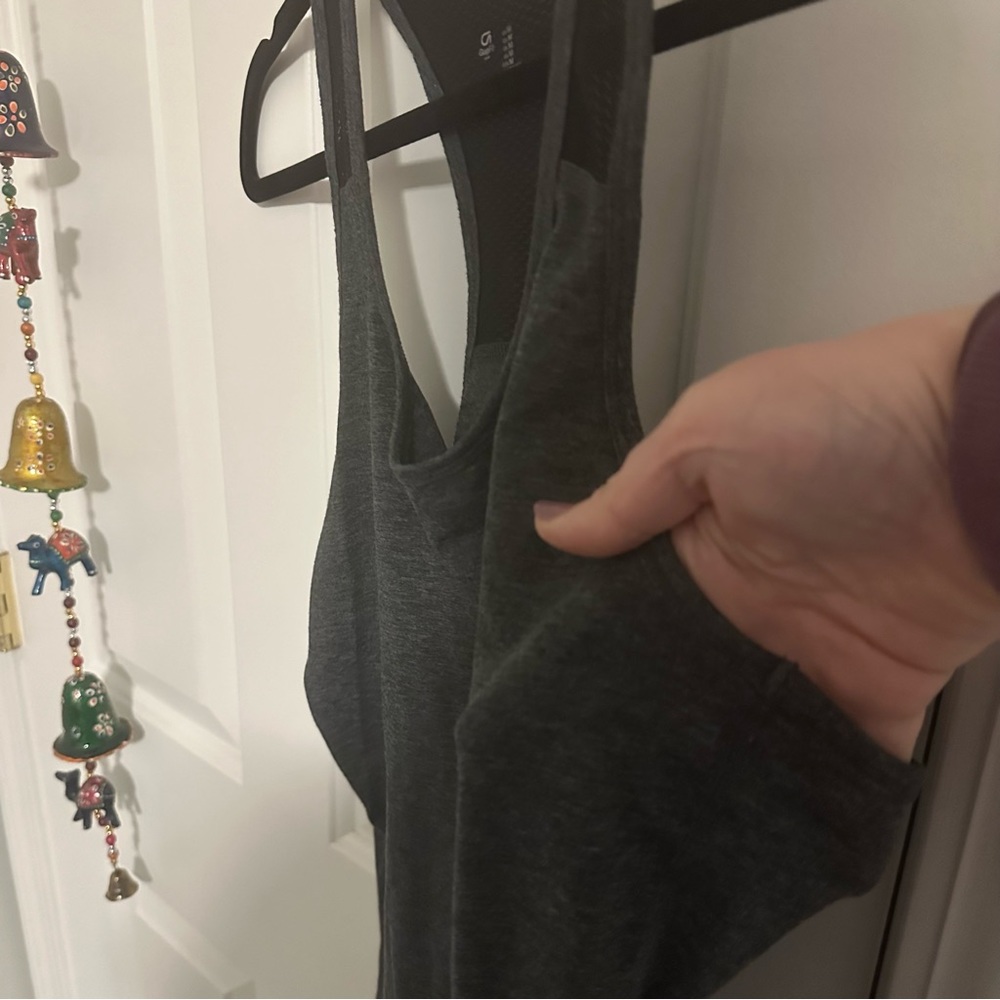 GAP Fit- Racerback Top - Picture 3 of 4